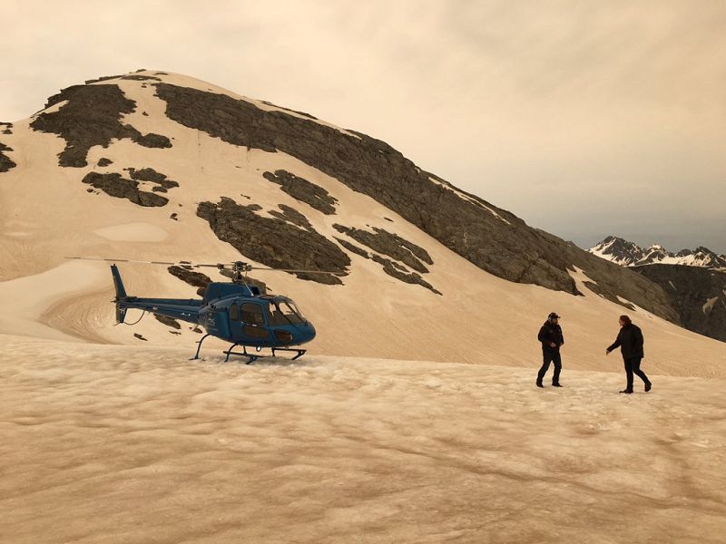 Las cenizas de los fuegos tiñen la nieve en Nueva Zelanda