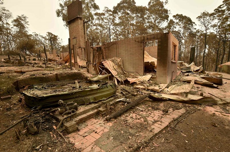 Restos de una casa destruida a las afueras de Batemans Bay, Nuevo Gales