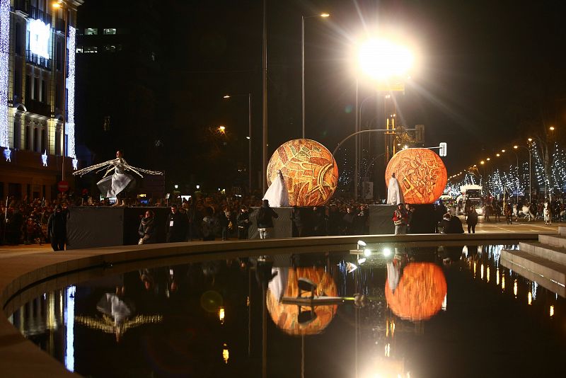 La Cabalgata de los Reyes Magos de Oriente recorre las calles de Madrid en una noche mágica para niños y mayores
