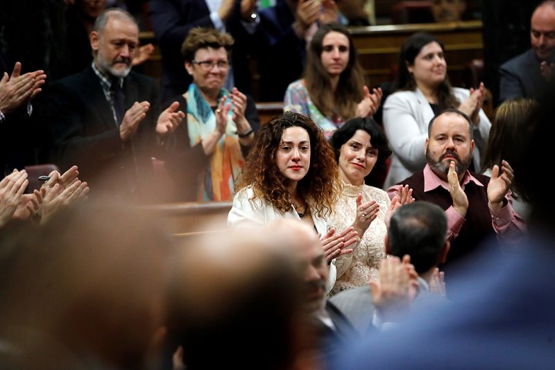 La diputada de En Comú Podem Aina Vidal, aplaudida por el Congreso