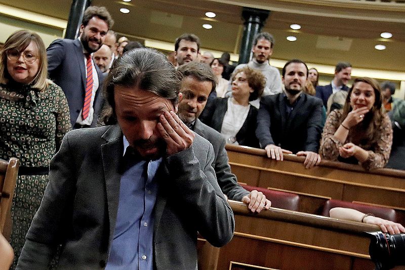 El líder de Unidas Podemos, Pablo Iglesias, visiblemente emocionado después de que Pedro Sánchez consiguiera este martes la confianza de la Cámara Baja para un nuevo mandato como presidente del Gobierno