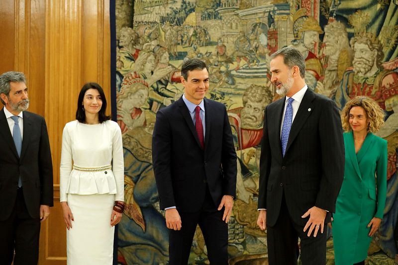 El presidente del gobierno Pedro Sánchez, promete su cargo ante el rey Felipe VI.