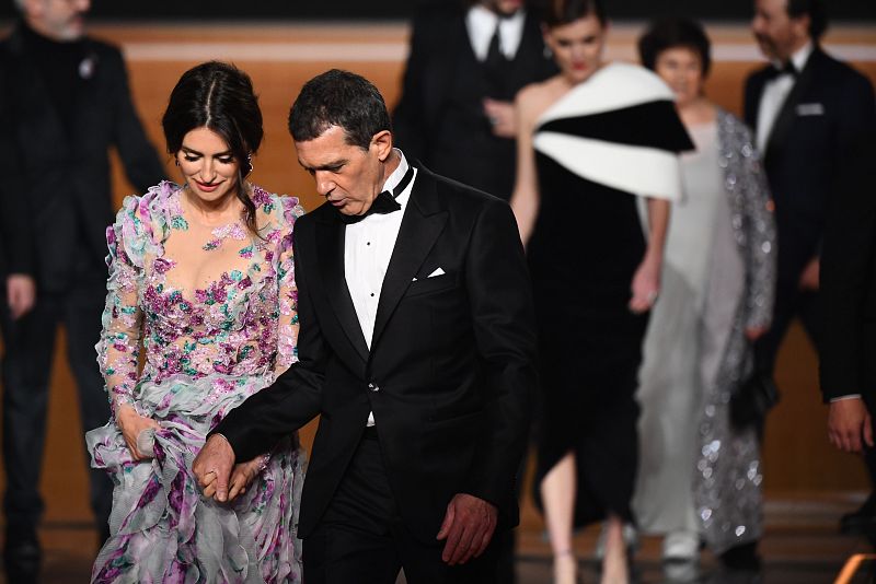 Los mejores momentos de los Goya 2020: Antonio Banderas y la actriz Penélope Cruz toman asiento en la gala