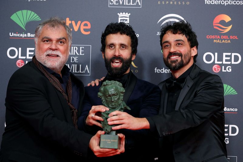 Los mejores momentos de los Goya 2020: Los guionistas Daniel Remón, Pablo Remón y Benito Zambrano, reciben el Goya a la "Mejor Guión Adaptado".