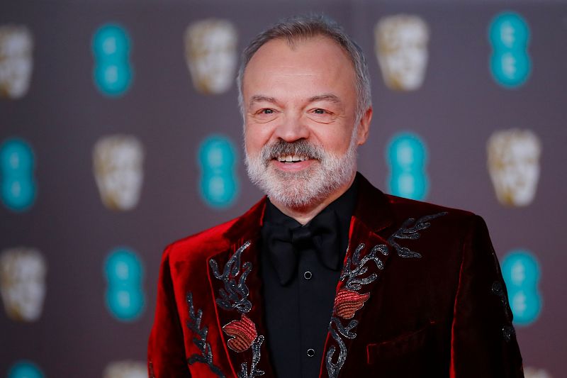 El presentador de televisión irlandés Graham Norton llega al Royal Albert Hall de Londres