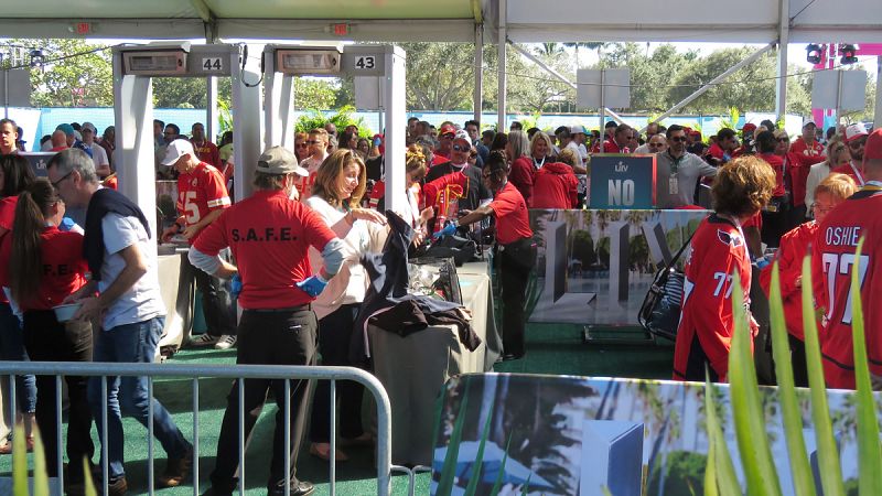 Intensas medidas de seguridad en el acceso al recinto de la Super Bowl LIV