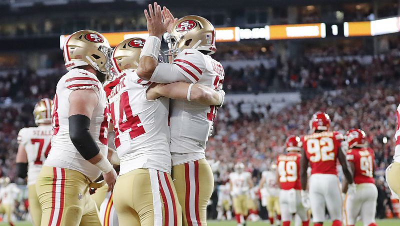 Los jugadores de San Francisco celebran una anotación.