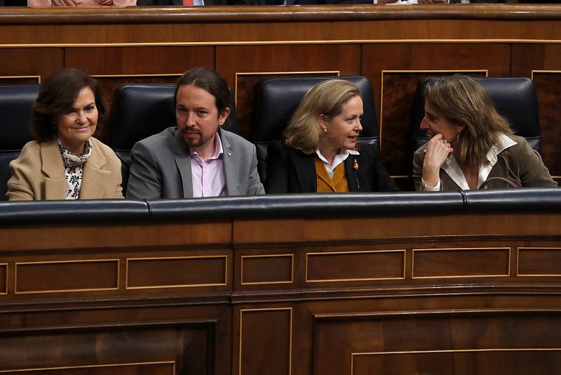 La vicepresidenta primera del Gobierno, Carmen Calvo, el vicepresidente de Derechos Sociales y Agenda 2030, Pablo Iglesias; la vicepresidenta de Economía y Transformación Digital, Nadia Calviño; y de Trasición Ecológica y Reto Demográfico, Teresa Rib