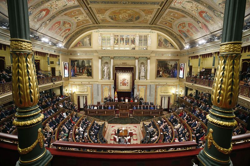 Vista general del hemiciclo del Congreso de los Diputados donde el rey preside la apertura solemne de la XIV Legislatura, en un pleno en el que se podrá ver por primera vez en el banco azul al nuevo Gobierno de coalición del PSOE y Unidas Podemos.