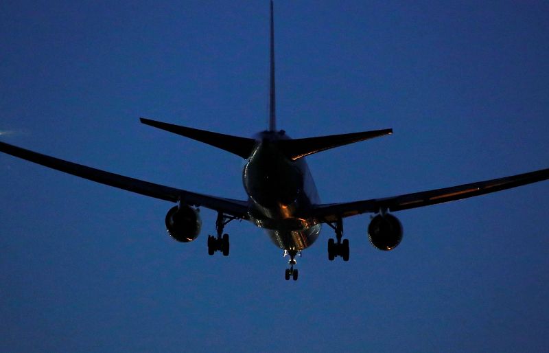 Aterrizaje de emergencia: el avión se encuentra en el aire a escasos momentos de aterrizar 