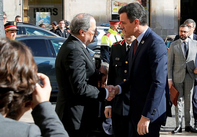 Apretón de manos en la Plaza Sant Jaume