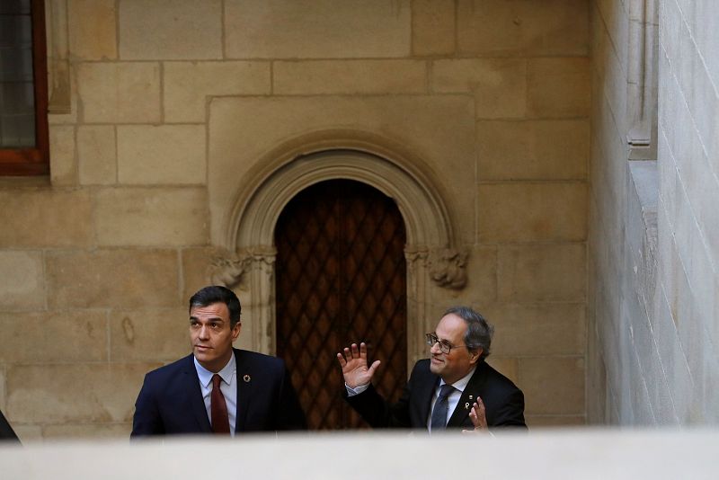 El presidente catalán, Quim Torra, recibe en el Palau de la Generalitat al presidente del Gobierno, Pedro Sánchez