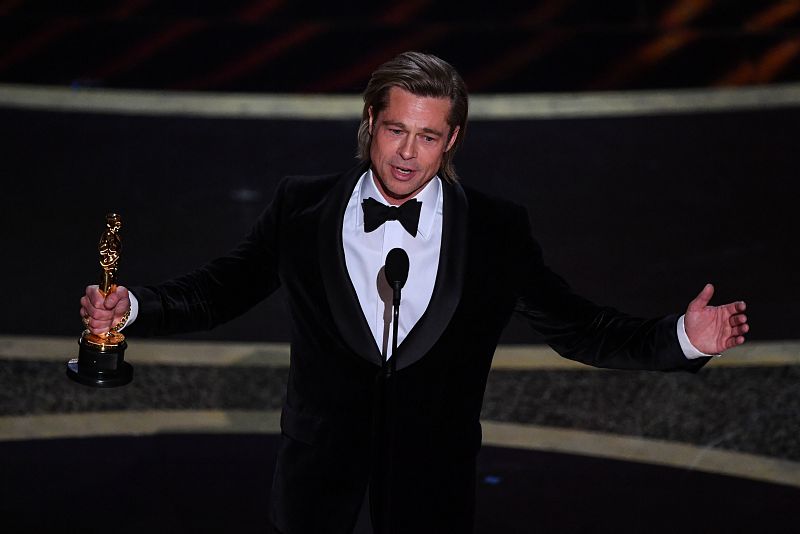 Brad Pitt se ha hecho con el Oscar como mejor actor secundario por 'Érase una vez... en Hollywood'.