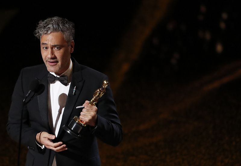 El director Taika Waititi se ha llevado el galardón por mejor guion adaptado.