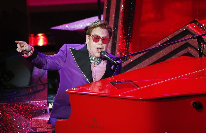 John ha interpretado '(I'm Gonna) Love Me Again', de 'Rocketman', durante la gala.