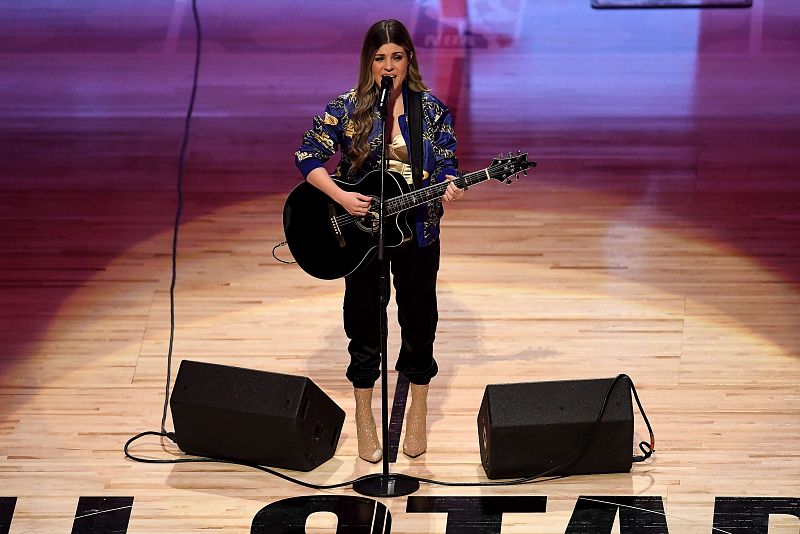 La artista Tenille Arts ha interpretado el himno canadiense antes de comenzar la 69ª edición del 'All-Star', el partido de las estrellas.