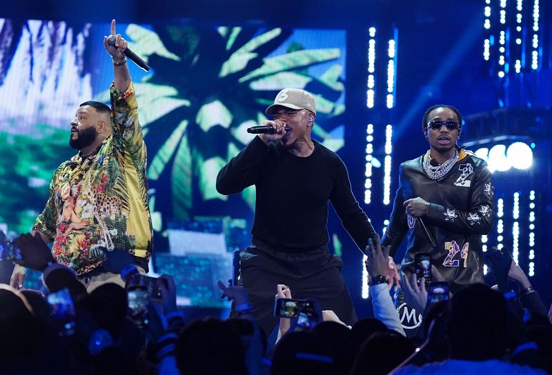 DJ Khaled, Chance The Rapper y Quavo en uno de los descansos durante el partido de las estrellas.