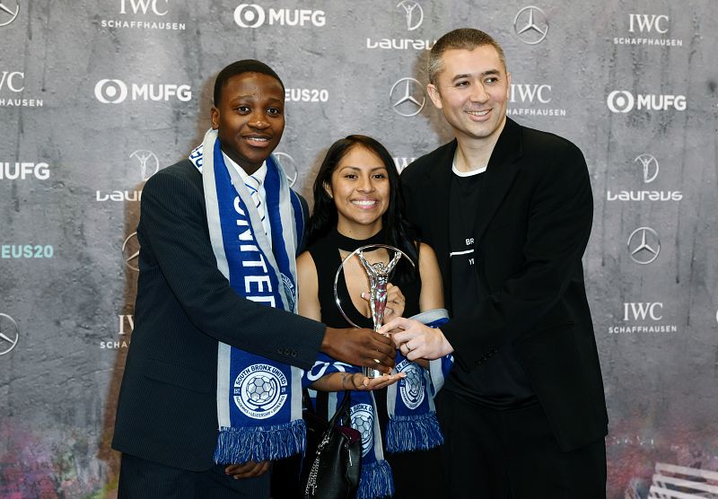 South Bronx United posa con el Sport for Good