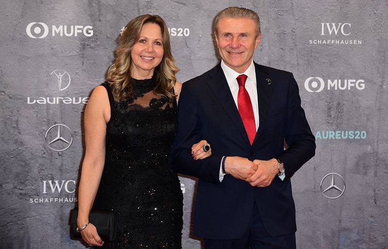 Sergey Bubka con su mujer Lilya, a su llegada al Verti Music Hall