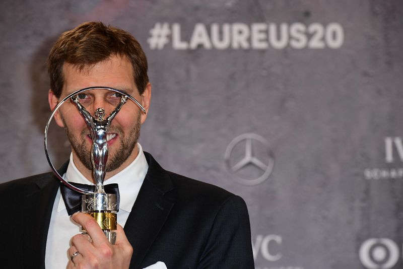 Dirk Mowitzki, usando el Laureus de máscara