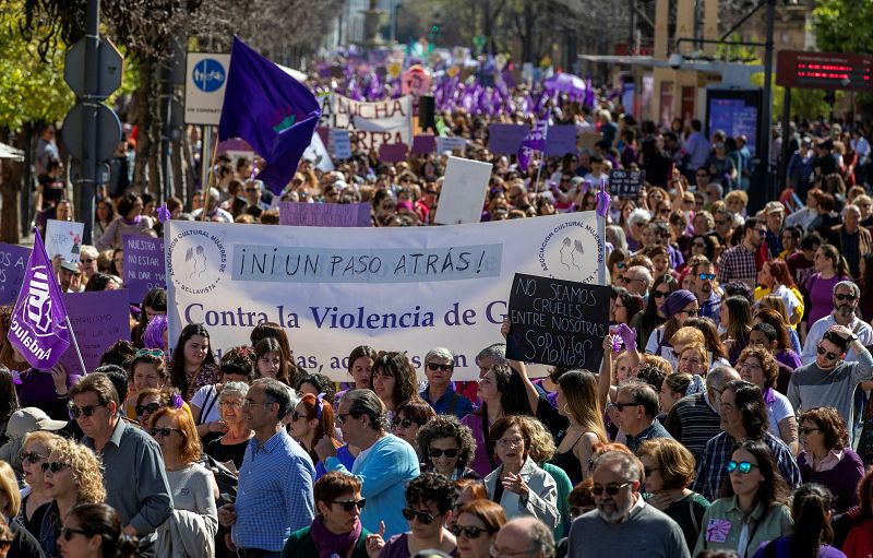 Vista de la manifestación celebrada en Sevilla en conmemoración del Día Internacional de la Mujer.