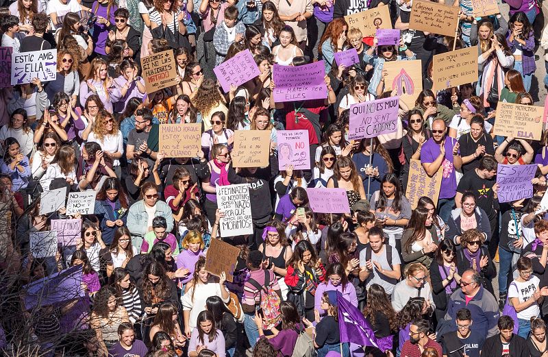 Vista general de la manifestación celebrada por el Día de la Mujer en las calles de Palma.