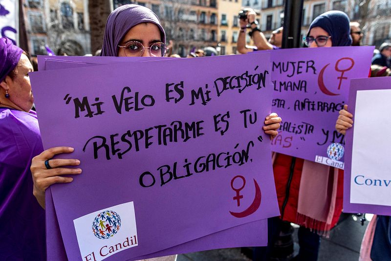 Vista de los participantes en la manifestación celebrada en Toledo en conmemoración del Día Internacional de la Mujer.