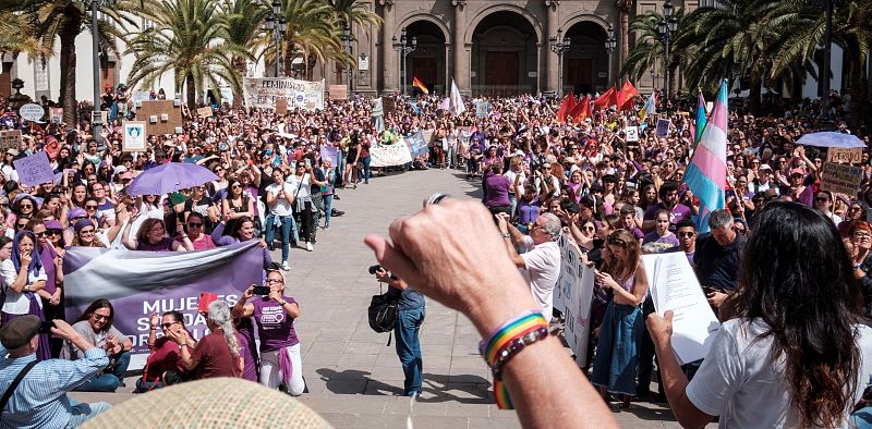 Miles de manifestantes han recorrido diversas calles de Las Palmas de Gran Canaria en este 8M.