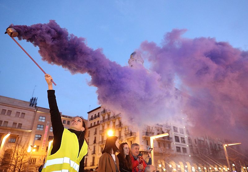 Miles de personas han participado en la manifestación que la Asamblea 8M ha convocado con motivo del Día de la Mujer en Zaragoza