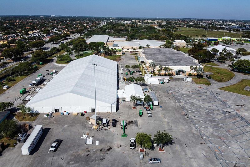 El hospital de campaña de 250 camas instalando en el recinto ferial del condado de Miami-Dade, en Florida preparado para un aumento repentino de casos de coronavirus.