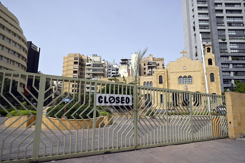 Exterior de una iglesia cerrada en Beirut, Líbano, este Domingo de Ramos.