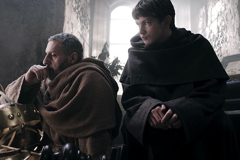 Guillermo y Adso deben darse prisa para resolver el caso y encontrar al asesino está equivocado