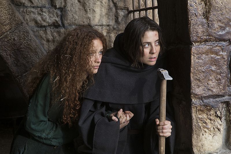 Ana libera a la chica pelirroja