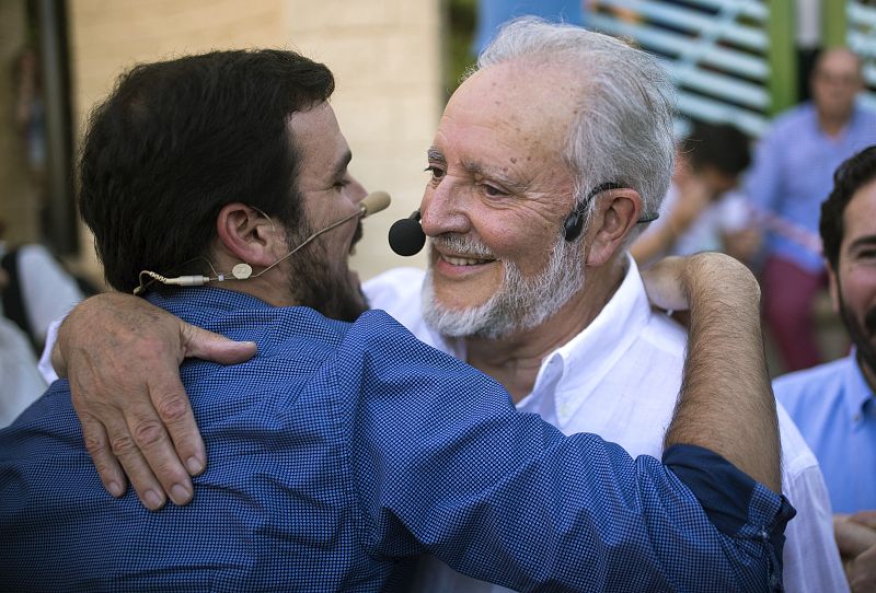 Julio Anguita en un acto electoral de Podemos en Córdoba