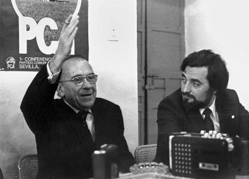 Julio Anguita y Santiago Carrillo en 1982