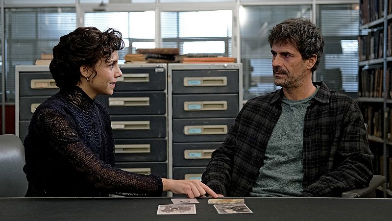 Amelia regresa a la llamada de Salvador