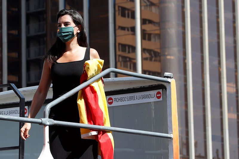 La portavoz de Vox de la Asamblea de Madrid, Rocío Monasterio, antes de participar en una de las manifestaciones promovidas por su partido contra la gestión del Gobierno en la pandemia del coronavirus.