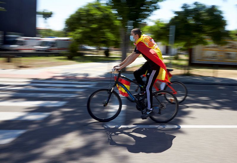 Un ciclista participa en la manifestación en Talavera de la Reina (Toledo).