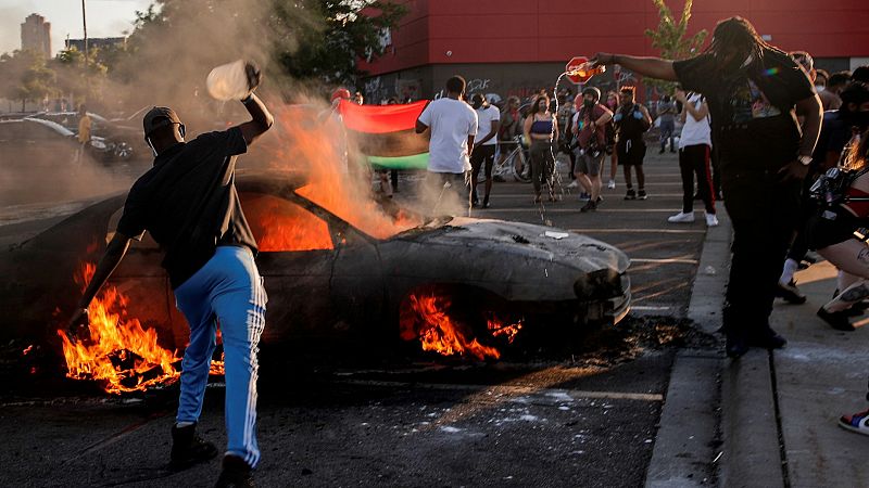 Intensos disturbios desatados por la muerte en Minneapolis del afroamericano George Floyd en manos de la policía.