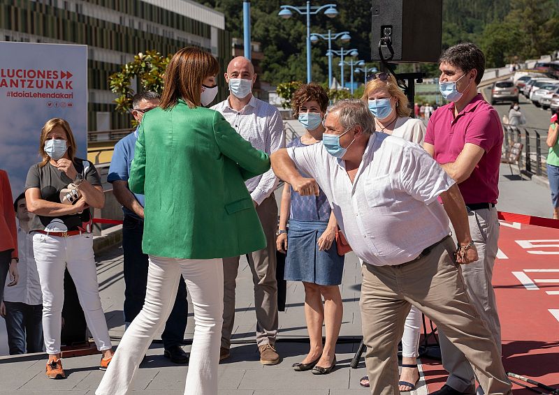 Elecciones vascas 2020: Idoia Mendia expone sus medidas de sanidad junto al hospital de Eibar