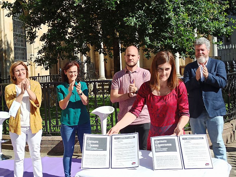 Elecciones vascas 2020: Podemos presenta su "contrato" por Euskadi junto al Árbol de Gernika