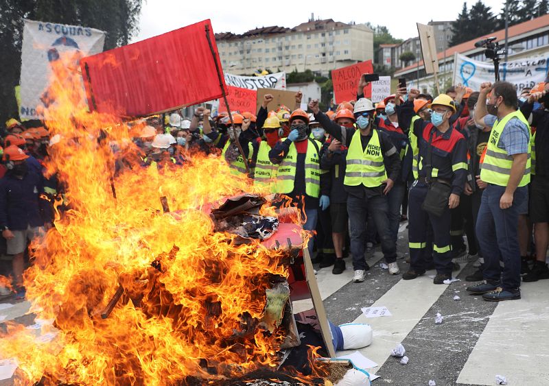 Elecciones en Galicia: Los trabajadores de Alcoa llevan su protesta ante la Xunta