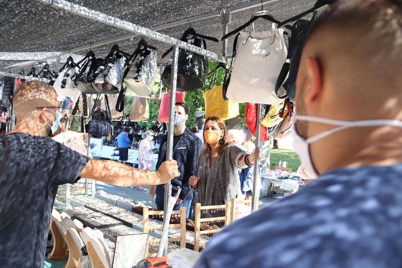 Elecciones gallegas 2020: Beatriz Pino (Cs), en un mercadillo en Pontevedra