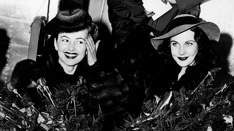 Olivia de Havilland y Vivien Leigh, a su llegada a Atlanta para el estreno de 'Lo que el viento se llevó'.