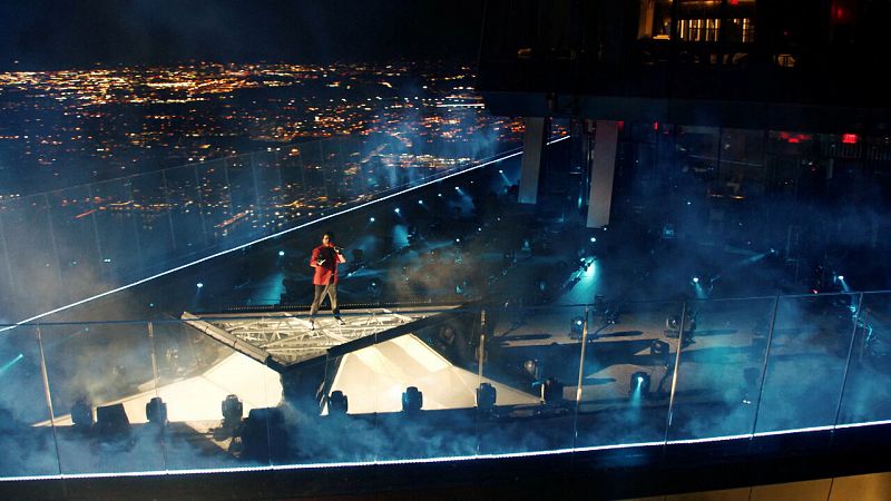 The Weeknd durante su actuación en la gala de los MTV.