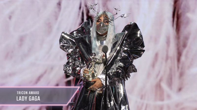  Lady Gaga durante la alfombra de los MTV VMAs