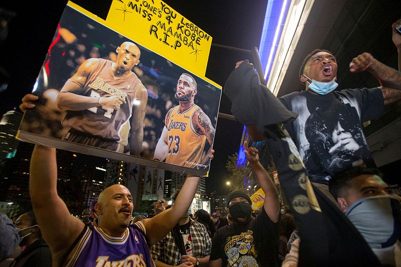 Los seguidores de Lakers han salido a las calles de Los Angeles