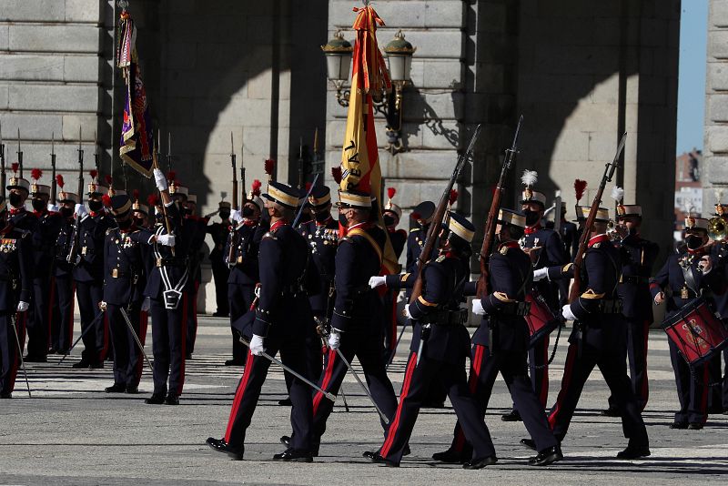 Vista del pequeño desfile terrestre y en el que se pretende rendir homenaje a todos los que están luchando contra la COVID-19 organizado con motivo del Día de la Fiesta Nacional.