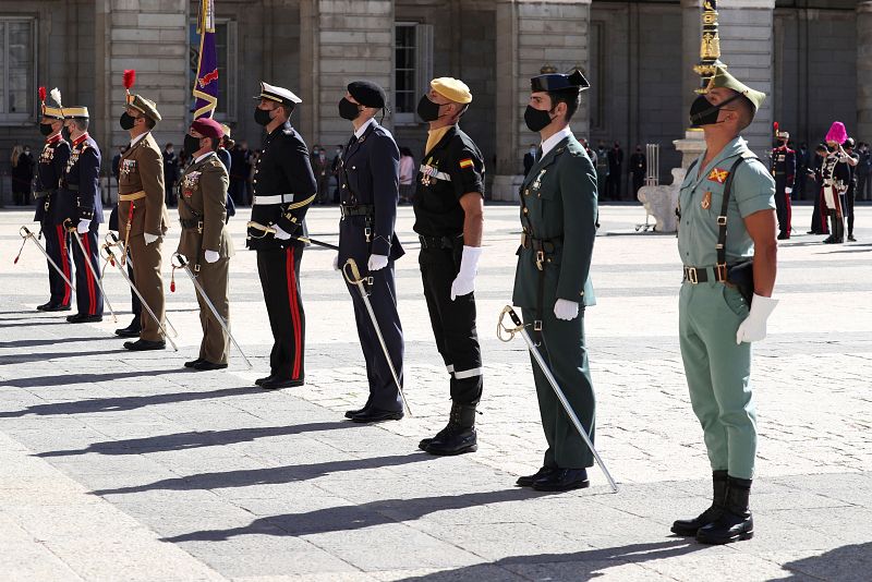 Representantes de los cuerpos del ejército español durante el acto organizado con motivo del Día de la Fiesta Nacional, en Madrid este lunes.