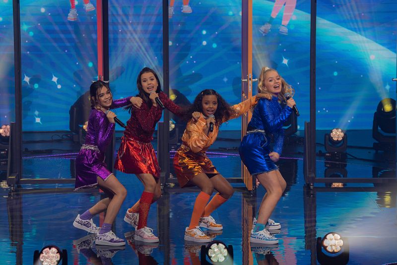 UNITY de Países Bajos interpretan 'Best friends'